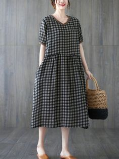 Material: Cotton and linen Color: Black Size Details ( S / M ) Length: 105cm / 41.3inch Bust: 112cm / 44.0inch Sleeves: 57cm / 22.4inch Shoulders: 43cm / 16.9inch Midi Smock Dress, Linen Color, Print Trends, Smock Dress, Fashion Colours, Evening Party, Printed Maxi Dress, Shorts With Pockets, Side Pocket