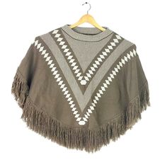 Nwt Do Everything In Love Anthropolgie Poncho Brown Fringe Sweater Boho Festival Sku: 054-093 Features: Brand Name: Do Everything In Love/Anthropologie Market: Womens Color: Brown Material: Acryclic Style/Features: Poncho - Fringe Poncho Fall, Winter, Spring Aztec Made In China Hand Wash Size: Womens One Size Approximate Measurements: Pit To Pit: 22 In / 56 Cm Shoulder To Bottom Hem: 29 In / 74 Cm Condition: New With Tags No Notable Flaws. See Photos! Any And All Flaws Will Be Shown In The Detai One Size Winter Festival Tops, Winter Festival One Size Tops, One Size Cape Top For Winter, Vintage Winter Poncho One Size, One Size Vintage Poncho For Winter, Vintage One-size Winter Poncho, One-size Winter Festival Cape, Winter Festival One-size Cape, Suede Fringe Vest