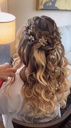 The label of being unsophisticated is frequently linked not just to people’s backgrounds but also to their appearance. And as #prom #hairstyles Prom Hairstyle, Hairstyle Ideas, Prom Hair, The Label, Prom, Hairstyles, Make It Yourself, Hair Styles