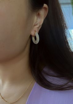 Our pave pearl hoops are the summer earrings to elevate any look, perfect for any occasion! Details:* High quality Swarovski pearls* Gold plated stainless steel* Hypoallergenic and tarnish resistant* 20mm in diameter All of our jewelry are shipped in 2 business days packaged in our beautiful custom jewelry boxes making it perfect for gifting! Everyday Round Hoop Earrings With Pearl Chain, Trendy Pearl Hoop Jewelry, Hoop Earrings Wedding, Earrings Gold Pearl, Custom Jewelry Box, Statement Hoop Earrings, Tiny Hoop Earrings, Jewellery Box Making, Summer Earrings