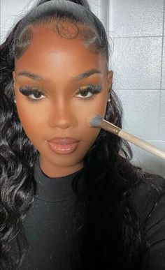 Discover hair ponytail styles. Explore chic and versatile ways to style your ponytail for a trendy and polished look. Lipgloss On Lips, Natural Glam Makeup, Makeup For Black Skin, Brown Skin Makeup, Soft Glam Makeup, Face Beat, Dark Skin Makeup