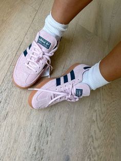 Addidas Gazelle Shoes Outfit Ideas Women, Pink And Blue Sambas, Sneakers Summer 2024, Adidas Shoes Aesthetic, Mode Shoes, Trendy Shoes Sneakers, Pretty Shoes Sneakers, Shoe Wishlist, Hype Shoes