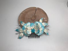 Beautiful handmade Hair Comb with white-blue silk flowers.  Caution: Keep away from any kind of water or oil. The flower hairpin has long been a favorite decoration, carefully preserved since ancient times.  However, the flowers are fleeting, subject to seasonal restrictions and rapid decline. Thus, noblewomen of ancient times craved timeless floral accessories, which led to the creation of handmade Rong Hua. The term "Rong Hua", reminiscent of the Chinese word for velvet flower, embodies the co Intangible Cultural Heritage, Flower Hairpin, Velvet Flower, Hair Jewellery, Velvet Flowers, Flower Hair Pin, Floral Accessories, Chinese Traditional, Hair Ornaments