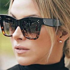 Back In Stock!! Celine-Style Tortoise Sunnies *New* Arrives New Perfect Summer Essential Leopard Sunglasses, Cat Eye Sunglasses Women, Sunglasses Women Vintage, نظارات شمسية, Sunglasses Women Fashion, Cat Eyes, Gradient Sunglasses, Rectangle Sunglasses, Luxury Sunglasses