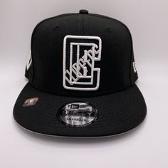 New Era Black La Clippers 2021 Draft Alternate 9fifty Snapback Adjustable Hat. Black Urban Snapback Hat With Flat Brim, Black Sports Hat With Flat Crown, Urban Style Black Snapback Hat With Flat Brim, Urban Black Baseball Cap With Flat Crown, Urban Black Snapback Hat With Flat Brim, Black Snapback Hat For Sports Events, Black Snapback Hat For Streetwear, Black Adjustable Snapback Hat For Fans, Black Snapback Flat Cap For Sports Events