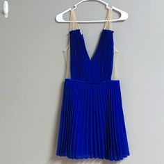 Nwt Royal Blue Pleated Dress Made By Bebe Size 6 It Is A Zip Up Back With A Hook & Eye Closure. Fabric Off White(To Be Most Skin Colors) Sleeves, Party Of The Back & A Huge Part On Both Sides Of The Dress. 5"5' Hits 4 Inches Above Knee. This Is The Bomb! I Paid $189 Plus Tax & Shipping Was $213. I Expect ¾ Royal Blue Mini Dress For Summer Cocktail, Chic Royal Blue Mini Dress For Evening, Chic Royal Blue Cocktail Dress, Royal Blue Pleated Party Dress, Royal Blue Pleated Dress For Party, Elegant Royal Blue Mini Dress For Summer, Chic Blue Lined Dress, Blue V-neck Pleated Mini Dress, Royal Blue Pleated Summer Dress