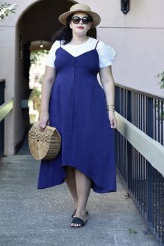 6 Tricky Wardrobe Pieces And How To Wear Them Via @GirlWithCurves #pencilskirt #skirt #bodycon #dress How To Wear Sleeveless Dress Modestly, Spaghetti Strap Dress Outfit, Tanesha Awasthi, Plus Size Hairstyles, Color Dresses, Curvy Style, Wear To Work Dress, Travel Dress, Solid Color Dress