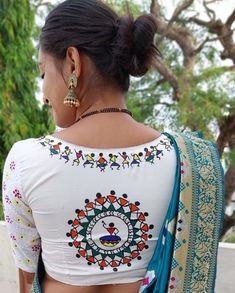 ब्लाउज बैक नेक डिजाइन, Blouse Designs High Neck, Best Blouse Designs, Blouse Back Neck Designs, Blouse Design Images, Fashion Indian, Design Blouse, Fancy Design, Sari Blouse Designs