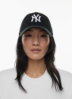 Yankees Baseball Cap, New Era 9twenty, New Era Logo, Fitted Baseball Caps, New York Yankees Baseball, Yankees Baseball, Womens Baseball Cap, Play Ball, New York Yankees