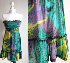 * Vintage women dress by Steve Madden * Green / Yellow / Purple / Black color Size label :  S Bust max - 41 inch / 104 cm Hips max - 41  inch  / 104 cm Lenght from the armpit - 27,5 inch / 70 cm You can also check other items from my shop: https://www.etsy.com/shop/FadoVintageShop Thank you for visiting my shop ! Green Summer Dress With Abstract Print, Summer Green Dress With Abstract Print, Green Abstract Print Summer Dress, Beach Dresses With Abstract Print In Mini Length, Beach Mini Dresses With Abstract Print, Beach Mini Dress With Abstract Print, Summer Mini Dress With Multicolor Print For Beach, Summer Beach Mini Dress With Abstract Print, Lined Bohemian Mini Dress For The Beach