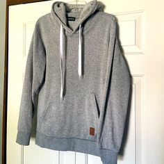 Not Nike! Brand Is Siimhwrss. Soooo Soft! Just Tried On. No Size Tag, But I Would Say Fits A Medium Or Even Large, Depending On How You Like To Wear It. I Usually Wear A Small And Think It Would Look Cute With Leggings. Unsiex Sweatshirt! Casual Solid Color Hoodie, Heather Grey Cotton Tops With Drawstring Hood, Solid Color Casual Everyday Hoodie, Cozy Fit Everyday Hooded Tops, Casual Solid Color Everyday Hoodie, Heather Grey Casual Hoodie With Pockets, Casual Heather Grey Hoodie With Pockets, Casual Solid Sweater With Kangaroo Pocket, Casual Crew Neck Sweater With Drawstring Hood