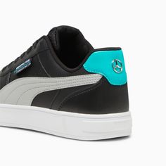 Avec son logo Mercedes-AMG Petronas Motorsport des plus affirmés, cette sneaker Caven est idéale pour une vie plus rapide. Une vie Forever Faster. CARACTÉRISTIQUES + AVANTAGES SOFTFOAM+ : semelle intérieure confortable de PUMA, conçue pour offrir un amorti doux grâce au talon ultra-épais Tige en matière synthétique Renfort en cuir au niveau des œillets et du bout Languette en mesh Semelle extérieure en caoutchouc Bande PUMA Formstrip sur les côtés Logo Mercedes-AMG Petronas Motorsport. PUMA Chau Amg Petronas, Puma X, Mercedes Amg, Motorsport, Mercedes Benz, Sneakers, Quick Saves