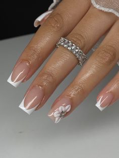 Back To School Nails Senior Year, Nails For 8th Grade Graduation, Latina Short Nails, Short Nail Designs Wedding, Baptism Nails Ideas, Short Nails Ideas White, First Communion Nails, Nail Inspo School, Gold And White Nails Acrylic