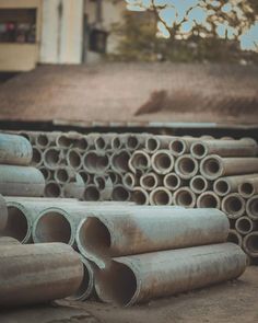 many pipes are lined up outside on the ground