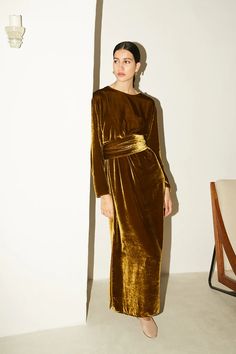 Oro Silk Velvet Ava Dress – DATURA Velour Dress Outfit, Velvet Outfits For Women, Velvet Dresses Outfit, Gold Long Sleeve Dress, 1920s Inspired Dresses, Gold Velvet Dress, Velvet Long Sleeve Dress, Velvet Outfit, Velvet Clothing