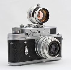 an old fashioned camera sitting on top of a table