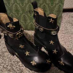 Cute Cowboy Girly And Boogie Style Boots Black And Gold New Boots, Style Boots, Black Boots Women, Shoes Brand, Boots Shoes, Green Bag, Boots Black, Shoes Heels Boots, Shoe Brands