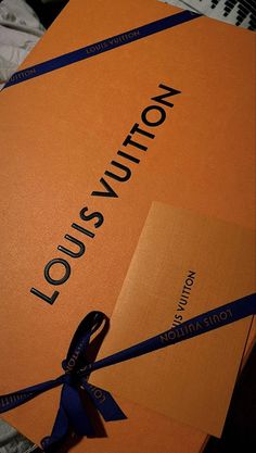 Rich Lifestyle Motivation, Rich Wallpaper, Louis Vuitton Perfume, Louis Vuitton Aesthetic, Mr 305, Black Women In Luxury, Party Night Club Aesthetic