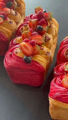 Patisserie Desserts, Food To Share, Pastry Decoration, Patisserie Fine, Fruit Pastries, Artistic Ideas, Danish Pastry, Party Food Buffet, Food Recepie