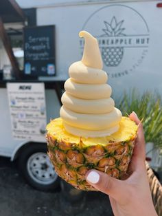 Pineapple, beach, food, desert, Charleston, summer Pineapple Desert, Pineapple Ice Cream, Pineapple Whip, Delicious Deserts, Kawaii Cooking, Junk Food Snacks, Food Therapy, Summer Snacks, Healthy Food Motivation