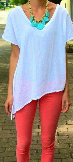 turquoise + coral - comfy and cute! | Gloss Fashionista Coral Pants, Mrs Always Right, Red Pants, Look Fashion, White Shirt, Spring Summer Fashion