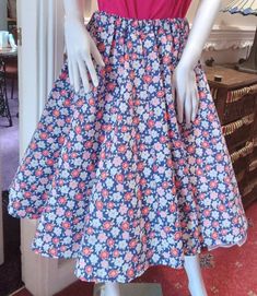 "Welcome to Tuxcat Made in Wales 50s retro full circle skirt, elasticated waist  Made in an cute daisy print. will fit multi sizes dues to the elasticated waist. 25\" Long from top of waistband waist 30\"-36\" Other sizes are available to order" Fitted 1950s Style Summer Skirt, Fitted Skirt In 1950s Style For Summer, Retro Flared Skirt With Floral Print, Retro Floral Print Skirt, Retro Blue Floral Print Skirt, Blue Retro Skirt With Floral Print, Retro A-line Cotton Bottoms, Retro Knee-length Gathered Skirt Bottoms, Retro Floral Print Skirt With Relaxed Fit