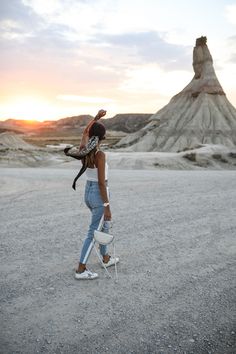 DENIM IN THE DESERT - bardenas travel spain california leopard Light Fest, Desert Trip, Trip Outfit, Desert Travel, Travel Spain, Outfit Night, Trip Outfits, Ushuaia