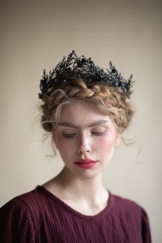 Dark Flower Crown, Evil Queen Crown, Black Flower Crown, Black Wedding Flowers, Butterfly Outfit, Halloween Crown, Sketch Reference, Black Wedding Hairstyles, Crown Black