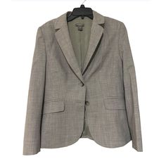 Nwot Ann Taylor Grey Gray Double Lapel 2 Button Lined Blazer Jacket - Size 14 The Pit To Pit Is 20.5 Inches. The Length Is 26 Inches. Tailored Button-up Blazer For Career, Classic Button-up Sport Coat For Office, Office Wear Blazer With Button Closure And Flat Front, Career Button-up Blazer With Welt Pockets, Classic Spring Career Blazer, Flat Front Sport Coat With Button Closure For Office, Classic Career Blazer With Button Closure, Workwear Sport Coat With Button Closure, Classic Spring Sport Coat For Office