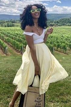 Winery Outfit Summer, Vineyard Outfit, Wineries Outfit, Colorful Outfits, Oufits Casual, Black Femininity, Black Women Fashion, Feminine Outfit, How To Pose