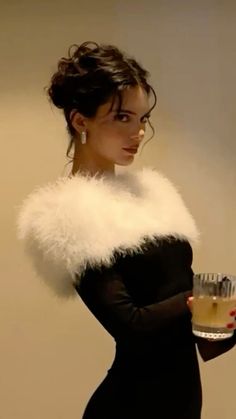 Kendall Jenner Peinados, Old Money Wedding Hairstyles, Black Prom Dress Makeup, Sultry Hairstyles, Hairstyles For Grad, Kendall Jenner Hairstyles, Met Gala Hair, Kendall Jenner Hair, Classy Hairstyles