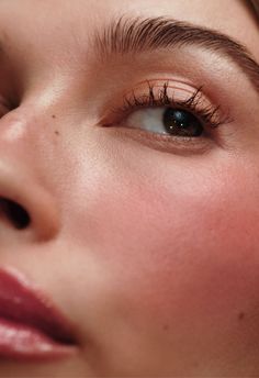 Skin Photoshoot, Tattooed Freckles, Rhode Skin, Skin Essentials, Skin Routine, Cream Blush, Soft Lips, Beauty Editorial, Hailey Bieber