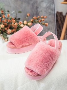 Casual Closed Toe Slippers With Plush Lining, Casual Flat Slippers With Faux Fur Lining, Super Soft Casual Slippers For Spring, Casual Super Soft Slippers For Spring, Soft Flat Slippers For Winter, Cozy Super Soft Slippers For Spring, Comfy Round Toe Slippers For Spring, Pink Winter Slippers With Plush Lining, Pink Slippers With Plush Lining