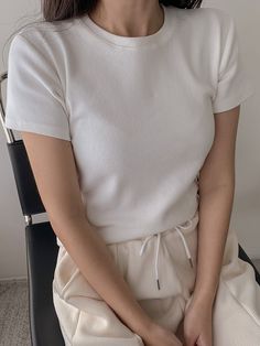 Branco Casual Collar Manga Curta Tecido Simples  Embellished Elasticidade Média Basic Top Outfit, White Tees Outfit, Plain White Top, White Tshirt Women, White Tops Outfit, Plain Tee Shirts, Plain White Shirt