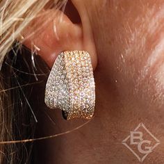 These earrings by designer Simon G. are meticulously crafted with 2.83 carats of round cut pave set diamonds, giving them a brilliant shine that will catch the eye from across the room. The two-tone design adds a contemporary edge to these classic earrings, making them versatile enough to wear with any outfit, from formal attire to casual wear. Elevate your style and make a statement with these stunning diamond pave earrings. Diamonds are VS2 clarity and F/G color Includes earring box Includes j Earrings Diamonds, Ribbon Earrings, Pave Earrings, Diamond Ribbon, Earrings Making, Earring Box, Jewelry Appraisal, Classic Earrings, Womens Wedding Bands