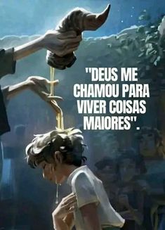 a woman standing in front of a painting with the words jesus me chamou para vier cosas maiores