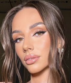 Smokey Brown Makeup Look, Tropical Bridal Makeup, Makeup Ideas Winged Eyeliner, Bronzed Bridal Makeup Brown Eyes, Bridesmaid Cat Eye Makeup, Wedding Anniversary Guest Outfit, Makeup Looks With Brown Eyes, Prom Nude Makeup, Graduation Makeup Brown Eyes