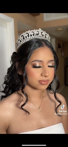 Hair Styles For Sweet 16, Red Sweet 16 Makeup, Quinceanera Red Makeup Ideas, Natural Makeup For Quinceanera Red, Quinceanera Eyeshadow Looks, Natural Makeup Looks Quinceanera, Red Quinceanera Makeup Looks