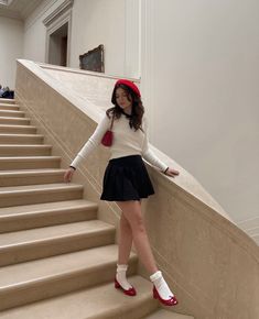 Repetto Ballet Flats Outfit, Mary Jane Flats Outfit, Cool School Outfits, Outfits With Mary Janes, Aemma Targaryen, Red Heels Outfit, Repetto Ballet Flats, Mary Jane Outfit, Estilo Blair Waldorf