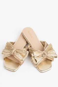 Homecoming Shoes, Rush Outfits, Chic Sandals, Gold Flats, Shoe Inspo, Gold Sandals, Swag Shoes, Prom Shoes, Loeffler Randall