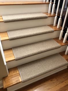 a set of stairs with carpet on the bottom