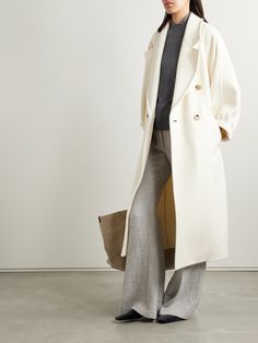 Max Mara's outerwear beautifully showcases the brand's eye for timeless, sophisticated design. This 'Zaffo' coat has been made in Italy from soft cashmere in a relaxed double-breasted profile. The abbreviated, cinched sleeves add a sculptural touch. White Coat Outfit, Max Mara Wool Coat, Max Mara White Coat, Max Mara Pink Coat, Coat Styling, Max Mara Manuela Coat, Max Mara 101801 Coat, New York Outfit, Androgynous Outfits