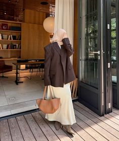 Oversized Blazer Outfit Hijab, Oversized Modest Outfits, Autumn Hijab Outfit Ideas, Modest Blazer Outfits, Modest Autumn Outfits Hijab, Hijab Sweater Outfit, Blazer Hijab Outfits, Autumn Outfits Hijab, Modest Outfits Fall