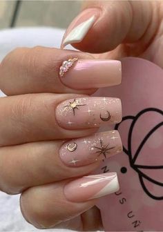 May Nails Ideas 2023, Nails Ideas Almond, May Nails Ideas, Almond Summer Nails, Goth Spring, Nails Ideas 2023, Summer Nails Short, Nails Daisy, Nails Goth