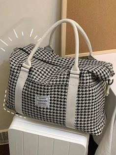 Bolsa De Viaje Con Capacidad Grande A Cuadros Y Separación Seco/húmedo Para Mujeres, Se Puede Utilizar Como Bolso De Mano, Bolso De Fin De Semana Y Bolso De Cabina Con Una Funda Para Deslizar Sobre El Mango Del Equipaje, Adecuado Para Viajes De Negocios, Entregas Hospitalarias, Almacenamiento De Equipaje. Bolsa De Equipaje, Bolso De Mano, Bolsa De Gimnasio Para Viajes De Negocios, Vacaciones Al Aire Libre Y Regreso A La Escuela Blanco y Negro Deportivo   poliamida Color combinado,Letras,A cuadros    Luggage & Travel Gear, size features are:Bust: ,Length: ,Sleeve Length: Lightweight Carry On Luggage, Labor Hospital Bag, Luggage Storage Bag, Sac Week End, College Bags, Weekend Bag, Travel Duffel, Duffel Bag Travel, Luggage Bag