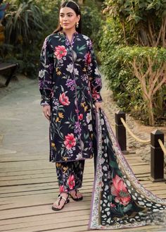 Fashion: #fashion, #style, #outfitinspiration, #beauty Lace Suit, Chiffon Pants, Shirt Trouser, Salwar Designs, Pakistani Fancy Dresses, Chiffon Collection, Dress Design Patterns, Ethnic Design