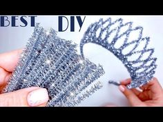 two hands are holding a piece of metal wire with the words best diy on it