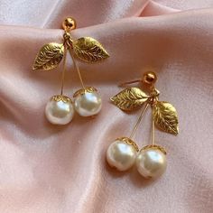 Fancy Earrings Classy, Light Weight Gold Earrings, Stylish Gold Earrings, Jewllery Ideas, Minimalist Gold Earrings, Cherry Jewelry, Photography At Home, Tiny Gold Earrings, Pearl Earrings Designs