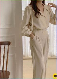 Charismatic Woman Style, Outfit Kantor, Outfit Celana, Fashion Entrepreneur, Business Dress Women, Korean Fashion Outfits, Business Casual Outfits For Women