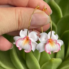 DESCRIPTION: Pair of Hand Sculpted white orchid Earrings hoop. Tropical Flower Hoops Earrings. Gold color hoops earrings with plymer clay orchid. Polymer clay artisan jewelry with white flowers in the hoop earrings is made by myself from polymer clay. Gold color hoops floral earrings. Bridal gift. The diameter of earrings hoop is 30 mm. The width of flower 23 mm, the length 40mm The girl shows earrings with a different color flower, but the same size. Our jewelry needs careful handling. Earrings are not afraid of splashing water, but you can’t take a shower in them. The packaging may seem [...] Clay Orchid, Hoops Earrings Gold, Orchid Earrings, Bridesmaids Earrings, Earrings Hoops, Tropical Flower, Hoops Earrings, White Orchids, Earrings Hoop